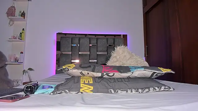 Snapshot of Carol_M8 chatting on 09-26-25, 03:21 Carol M8 online show from 09-26-25, 03:21