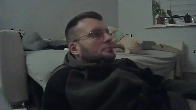 Snapshot of Datecwariatec chatting on 12-31-24, 12:11 Datecwariatec online show from 12-31-24, 12:11