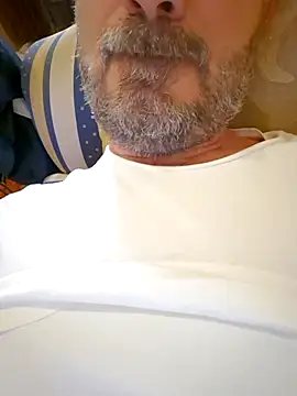 Snapshot of 1talianBeutifulCock chatting on 03-03-25, 01:20 1talianBeutifulCock online show from 03-03-25, 01:20