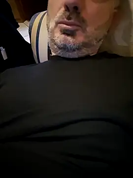 Snapshot of 1talianBeutifulCock chatting on 12-05-25, 01:31 1talianBeutifulCock online show from 12-05-25, 01:31