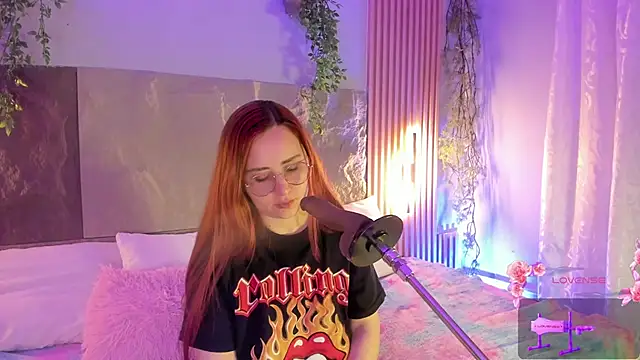 centaurigirl online show from 02-06-26, 03:33