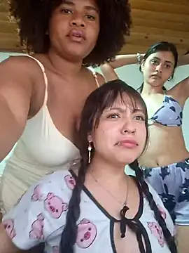 Snapshot of DANIELA_MICHEL chatting on 03-01-25, 10:10 DANIELA MICHEL online show from 03-01-25, 10:10