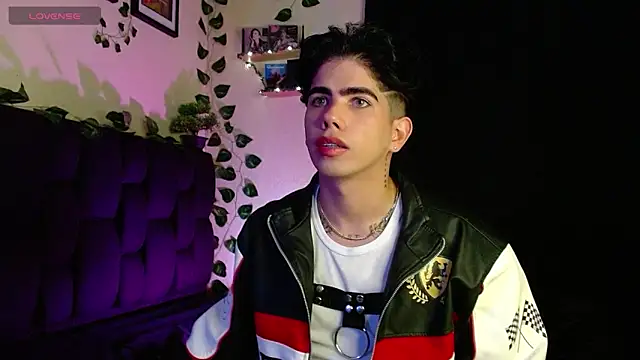 LyleBennett  online show from 02-07-25, 11:01