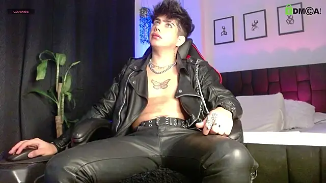 Snapshot of LyleBennett_ chatting on 03-18-26, 01:58 LyleBennett online show from 03-18-26, 01:58