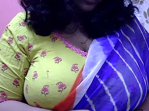 Snapshot of Riya_riyaa chatting on 01-18-25, 02:44 Riya riyaa online show from 01-18-25, 02:44