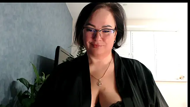 Nora Star online show from 12-21-25, 06:59