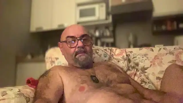 Snapshot of MM7026 chatting on 05-27-26, 08:39 MM7026 online show from 05-27-26, 08:39