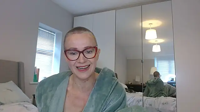 Snapshot of ELEGANT-ARIA36 chatting on 03-11-25, 08:30 ELEGANT-ARIA36 online show from 03-11-25, 08:30