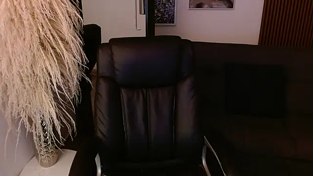 Snapshot of crimson_tati_ chatting on 12-10-24, 05:28 crimson tati online show from 12-10-24, 05:28