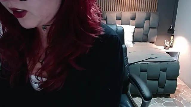 Snapshot of crimson_tati_ chatting on 12-11-24, 06:04 crimson tati online show from 12-11-24, 06:04