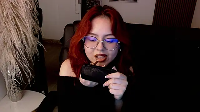 Snapshot of crimson_tati_ chatting on 12-12-24, 08:57 crimson tati online show from 12-12-24, 08:57