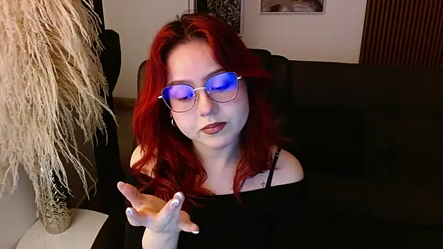 Snapshot of crimson_tati_ chatting on 12-13-24, 04:22 crimson tati online show from 12-13-24, 04:22