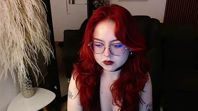 Snapshot of crimson_tati_ chatting on 12-24-24, 08:44 crimson tati online show from 12-24-24, 08:44