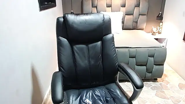 Snapshot of crimson_tati_ chatting on 12-27-24, 08:13 crimson tati online show from 12-27-24, 08:13