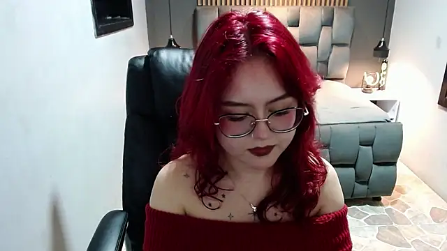 Snapshot of crimson_tati_ chatting on 12-31-24, 12:21 crimson tati online show from 12-31-24, 12:21