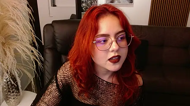 Snapshot of crimson_tati_ chatting on 01-09-25, 06:06 crimson tati online show from 01-09-25, 06:06