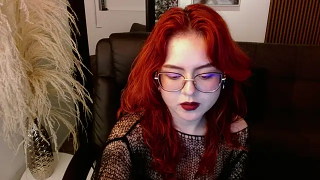 Snapshot of crimson_tati_ chatting on 01-09-25, 09:27 crimson tati online show from 01-09-25, 09:27