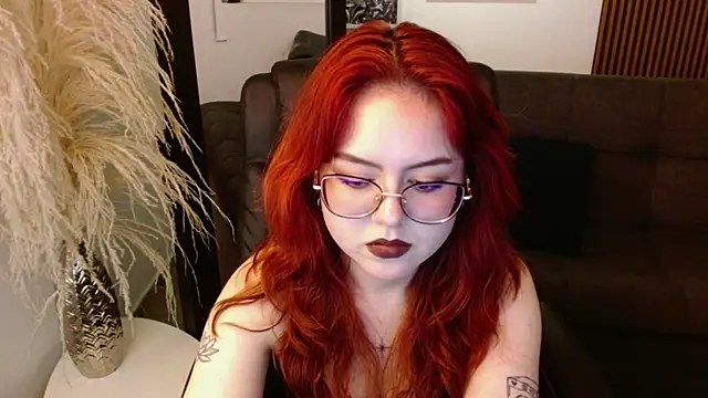 Snapshot of crimson_tati_ chatting on 01-10-25, 07:46 crimson tati online show from 01-10-25, 07:46