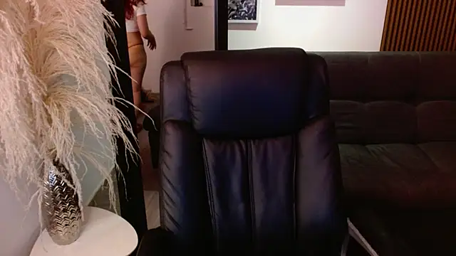 Snapshot of crimson_tati_ chatting on 01-11-25, 09:36 crimson tati online show from 01-11-25, 09:36