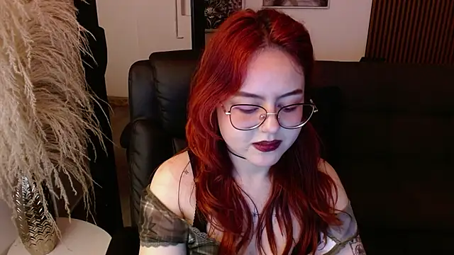 Snapshot of crimson_tati_ chatting on 01-22-25, 10:07 crimson tati online show from 01-22-25, 10:07