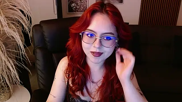 Snapshot of crimson_tati_ chatting on 02-05-25, 03:23 crimson tati online show from 02-05-25, 03:23