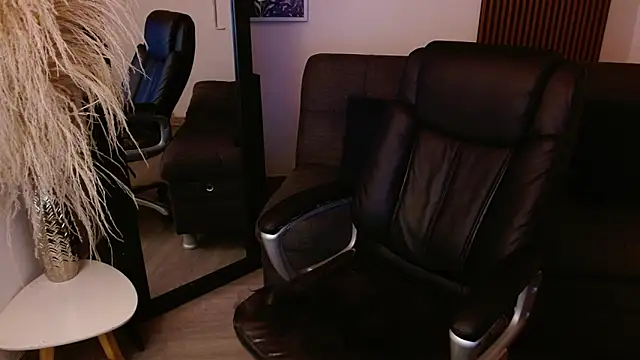 Snapshot of crimson_tati_ chatting on 02-07-25, 06:35 crimson tati online show from 02-07-25, 06:35