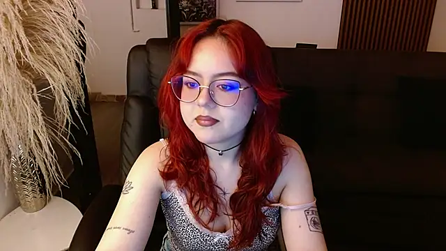 Snapshot of crimson_tati_ chatting on 02-08-25, 05:08 crimson tati online show from 02-08-25, 05:08