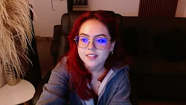 Snapshot of crimson_tati_ chatting on 02-11-25, 08:37 crimson tati online show from 02-11-25, 08:37