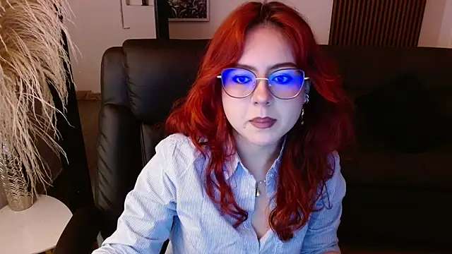 Snapshot of crimson_tati_ chatting on 02-12-25, 04:33 crimson tati online show from 02-12-25, 04:33