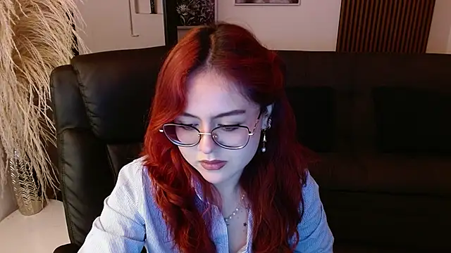 Snapshot of crimson_tati_ chatting on 02-12-25, 07:34 crimson tati online show from 02-12-25, 07:34