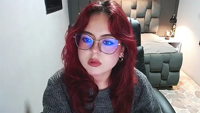 Snapshot of crimson_tati_ chatting on 02-13-25, 07:35 crimson tati online show from 02-13-25, 07:35