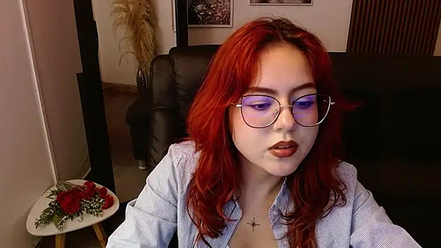 Snapshot of crimson_tati_ chatting on 02-15-25, 09:16 crimson tati online show from 02-15-25, 09:16