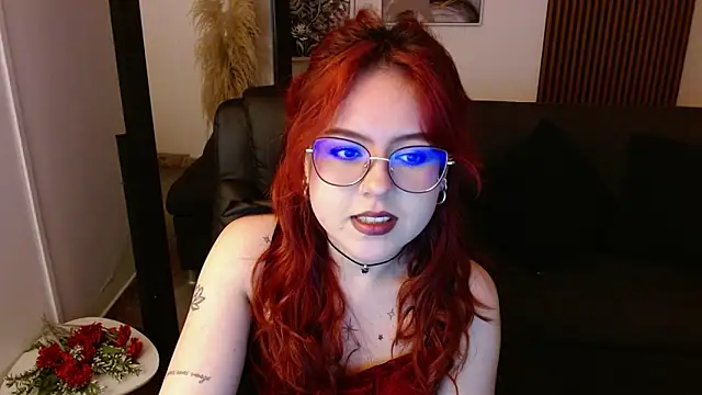 Snapshot of crimson_tati_ chatting on 02-19-25, 05:05 crimson tati online show from 02-19-25, 05:05