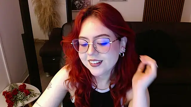 Snapshot of crimson_tati_ chatting on 02-21-25, 05:24 crimson tati online show from 02-21-25, 05:24