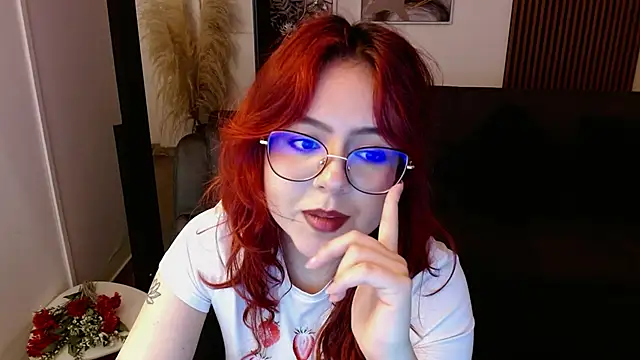 Snapshot of crimson_tati_ chatting on 02-22-25, 08:29 crimson tati online show from 02-22-25, 08:29