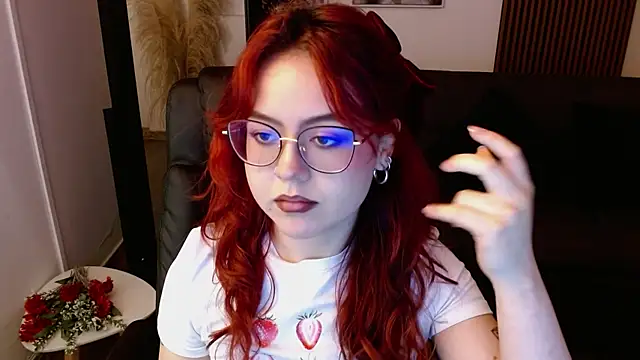 Snapshot of crimson_tati_ chatting on 02-22-25, 12:08 crimson tati online show from 02-22-25, 12:08