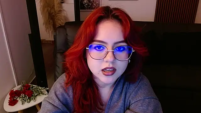 Snapshot of crimson_tati_ chatting on 02-25-25, 06:25 crimson tati online show from 02-25-25, 06:25