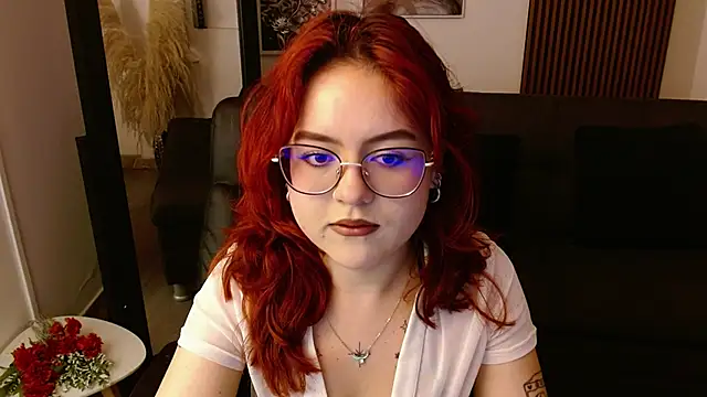 Snapshot of crimson_tati_ chatting on 02-27-25, 03:25 crimson tati online show from 02-27-25, 03:25