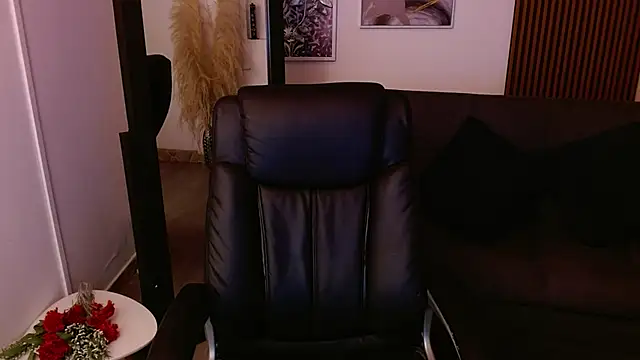 Snapshot of crimson_tati_ chatting on 03-02-25, 04:07 crimson tati online show from 03-02-25, 04:07