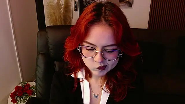 Snapshot of crimson_tati_ chatting on 03-04-25, 05:00 crimson tati online show from 03-04-25, 05:00