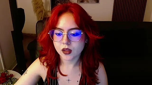 Snapshot of crimson_tati_ chatting on 03-14-25, 10:39 crimson tati online show from 03-14-25, 10:39