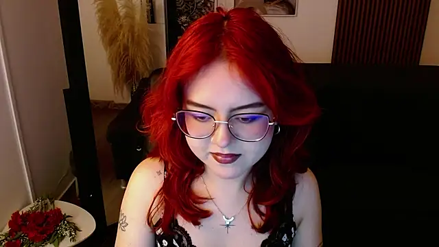 Snapshot of crimson_tati_ chatting on 03-21-25, 05:11 crimson tati online show from 03-21-25, 05:11