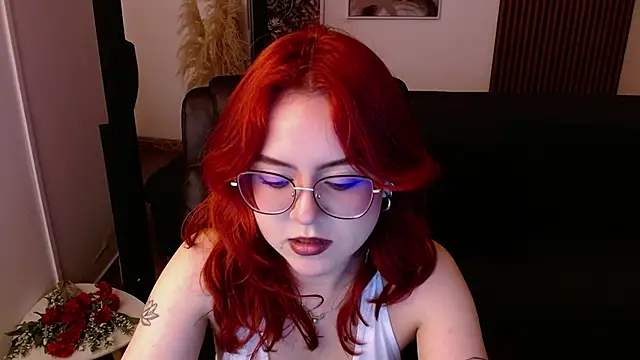 Snapshot of crimson_tati_ chatting on 03-22-25, 04:14 crimson tati online show from 03-22-25, 04:14