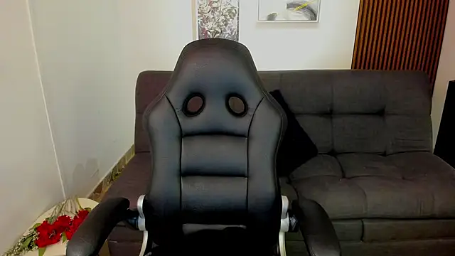 Snapshot of crimson_tati_ chatting on 09-10-25, 04:23 crimson tati online show from 09-10-25, 04:23