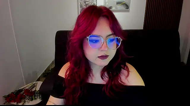 Snapshot of crimson_tati_ chatting on 09-16-25, 04:13 crimson tati online show from 09-16-25, 04:13