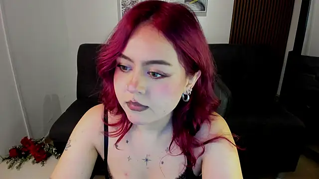 Snapshot of crimson_tati_ chatting on 09-18-25, 03:41 crimson tati online show from 09-18-25, 03:41
