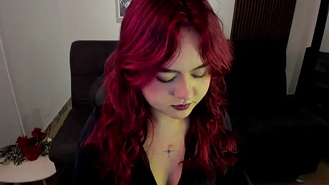 Snapshot of crimson_tati_ chatting on 09-19-25, 04:03 crimson tati online show from 09-19-25, 04:03