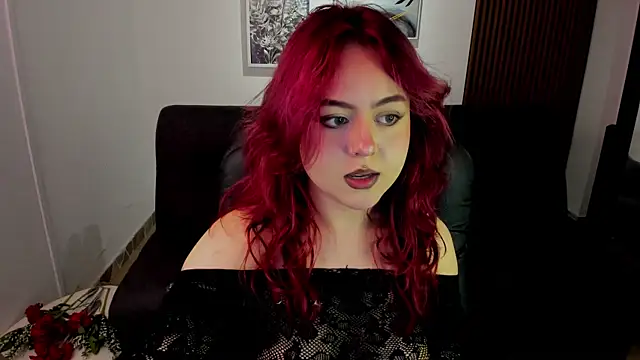 Snapshot of crimson_tati_ chatting on 09-24-25, 06:39 crimson tati online show from 09-24-25, 06:39