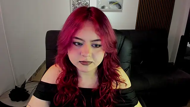 Snapshot of crimson_tati_ chatting on 09-25-25, 04:27 crimson tati online show from 09-25-25, 04:27