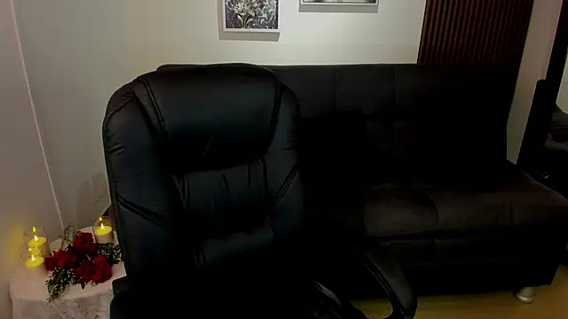 Snapshot of crimson_tati_ chatting on 09-27-25, 03:55 crimson tati online show from 09-27-25, 03:55